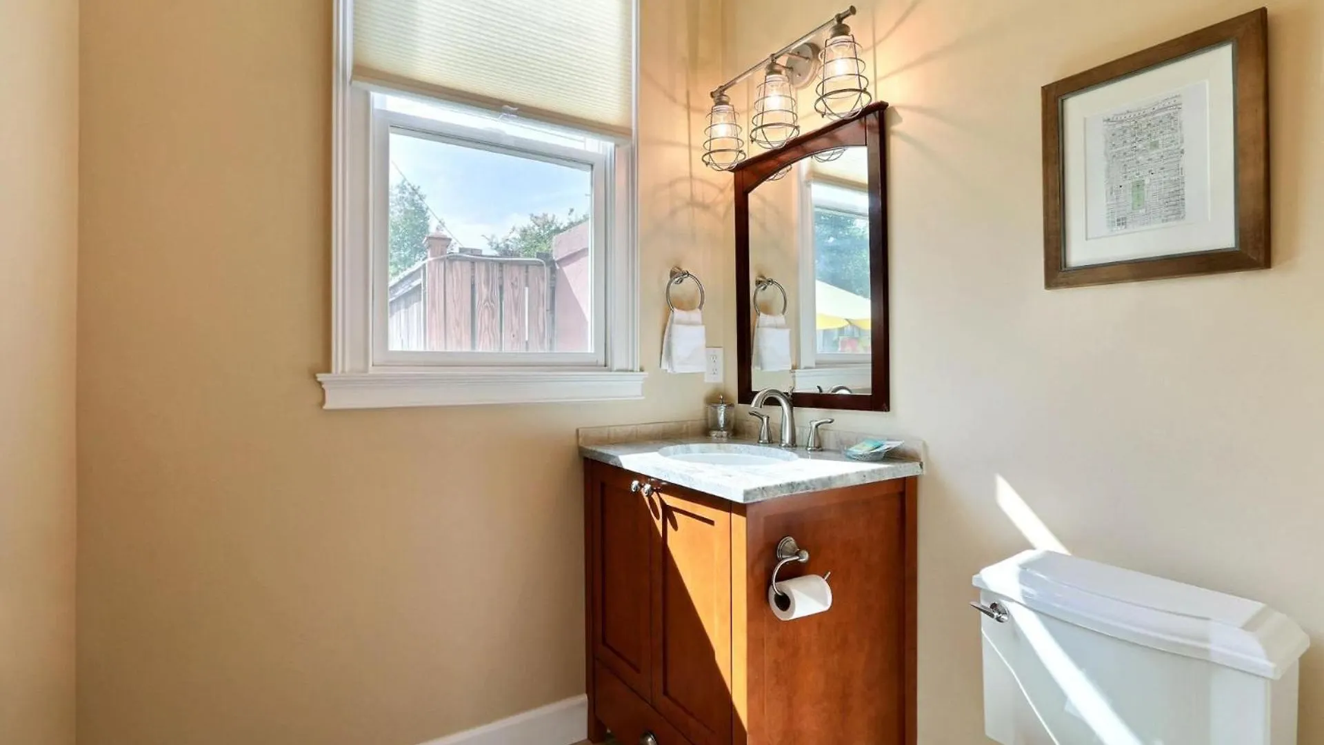 Historic Townhouse On Tattnall Savannah Feriehus