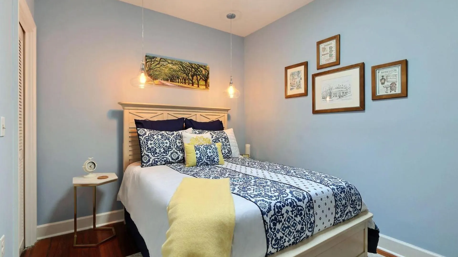 Historic Townhouse On Tattnall Savannah