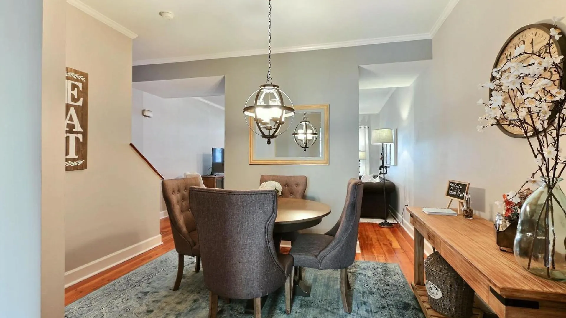 Historic Townhouse On Tattnall Savannah Feriehus