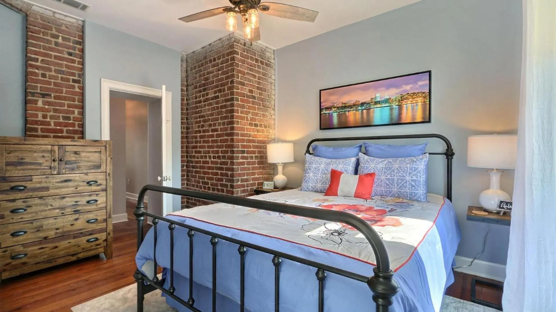 Historic Townhouse On Tattnall Savannah