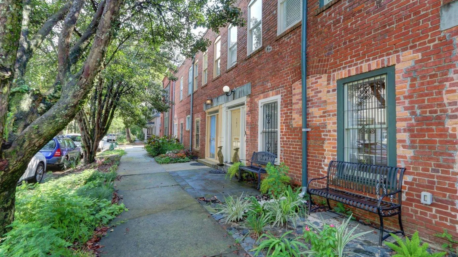 Historic Townhouse On Tattnall Savannah